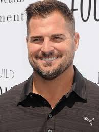 How tall is George Eads?
